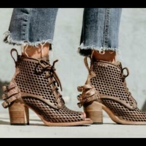 Freebies Benni Booties